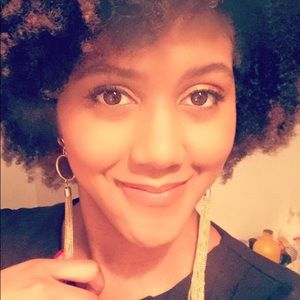 Meet your Posher, Alexis